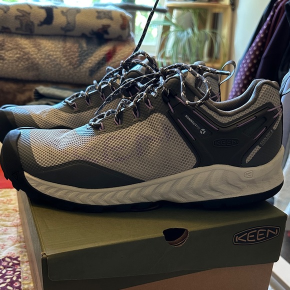 KEEN White, Gray, Lavender Hiking Shoe - Picture 3 of 5